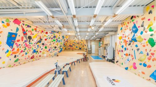 東京都のクライミング施設「クライミングジム WESTROCK（ウエストロック） 調布店」